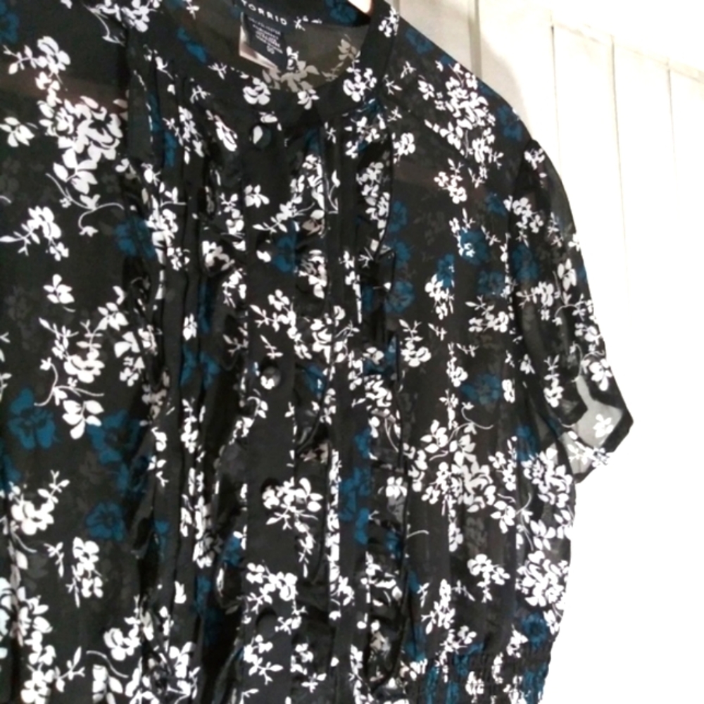 🍒Torrid Black Floral Sheer Top